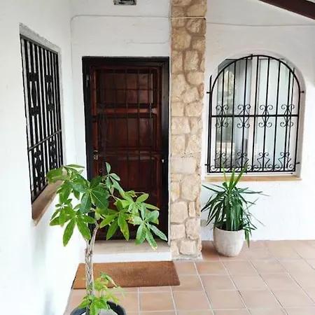Casa En Primera Linea De Playa 아파트 데니아